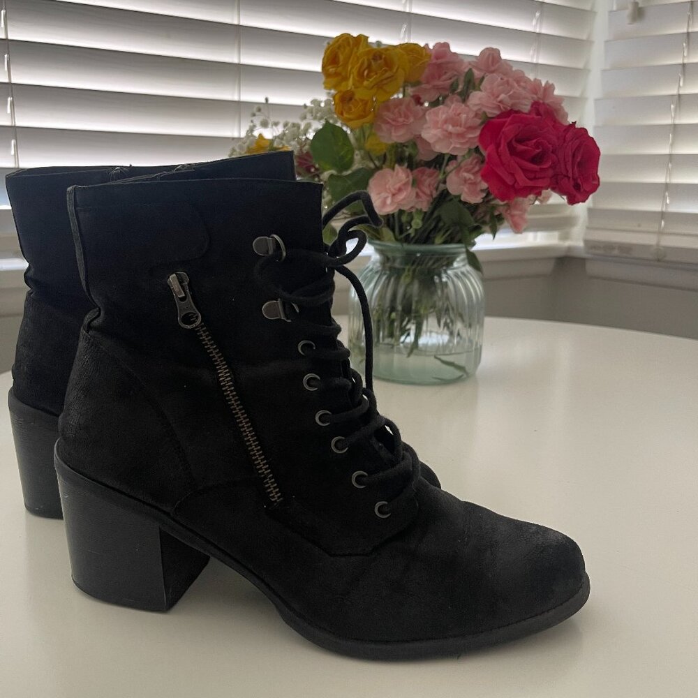 White Mountain Women's Dorian Heeled Zip-up Suede Boots
